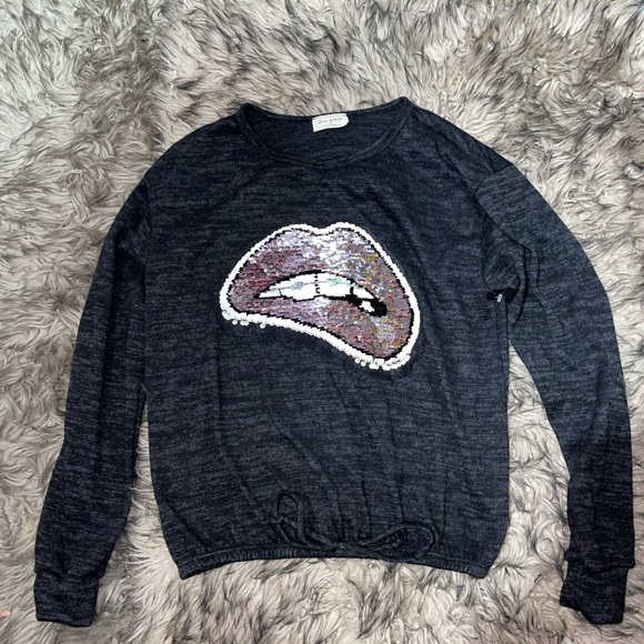 NWOT GORGEOUS SEQUENCE LIPS TOP - Picture 2 of 8